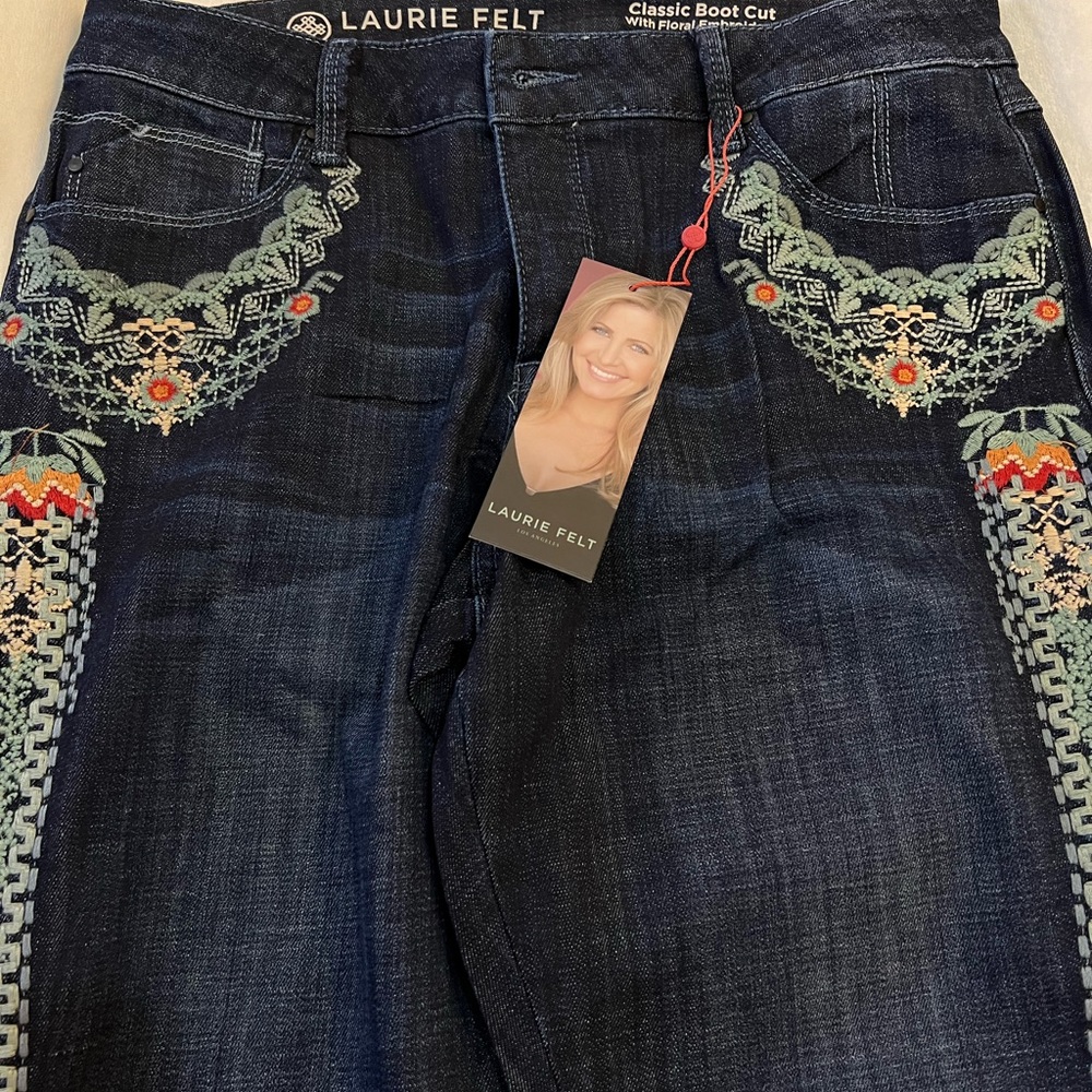 NWT Laurie Felt Classic Boot Cut dark jeans, size 8